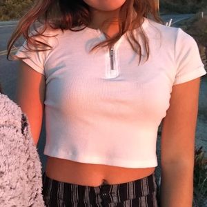 Brandy Melville quarter-zip ribbed crop top🤍